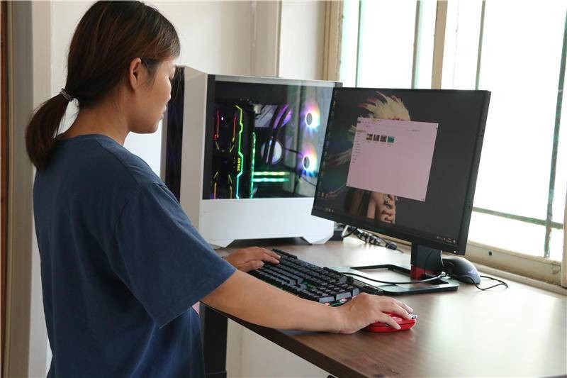 高低可调，站立坐卧都可以，网易新品升降桌体验