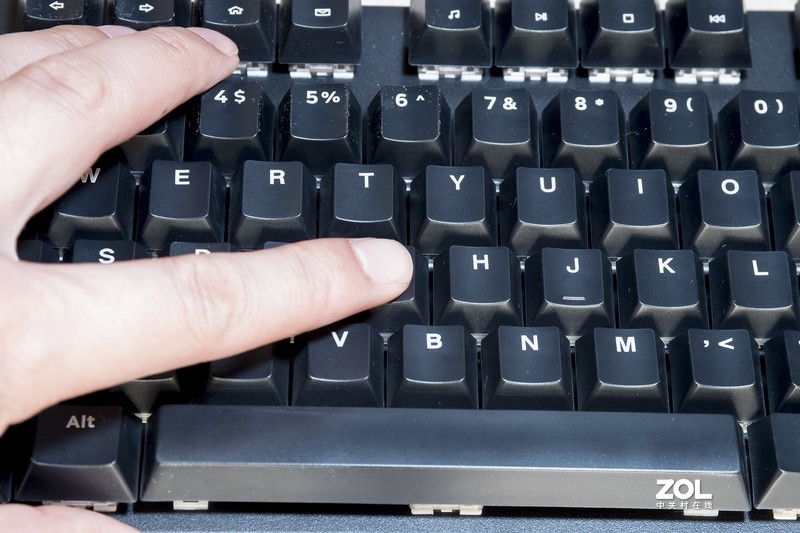 自主机械轴入门键盘新选择--雷柏V500Pro游戏机械键盘