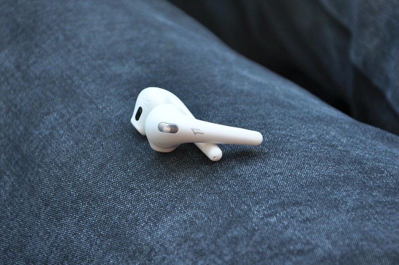 透气半入耳，佩戴轻盈舒适，周杰伦定制款万魔空气豆评测