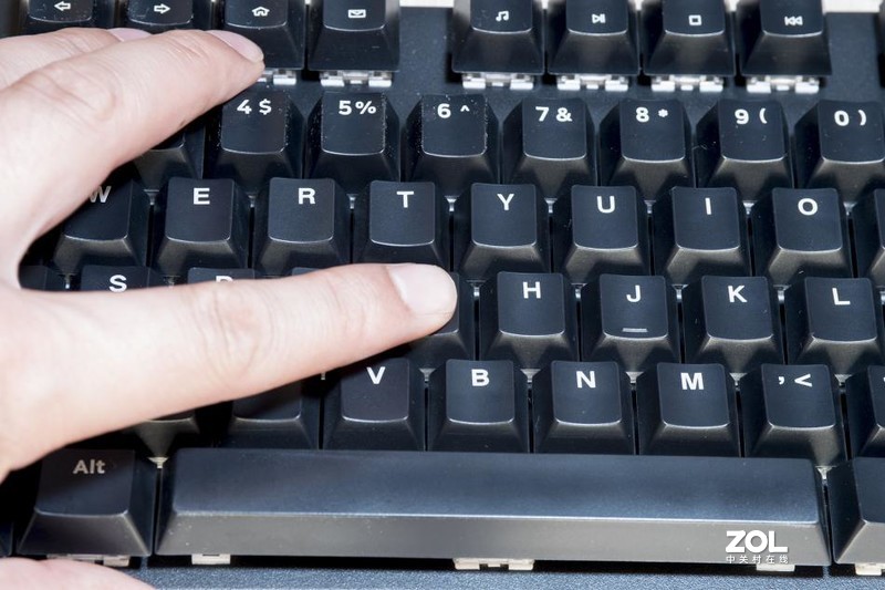 自主机械轴入门键盘新选择--雷柏V500Pro游戏机械键盘