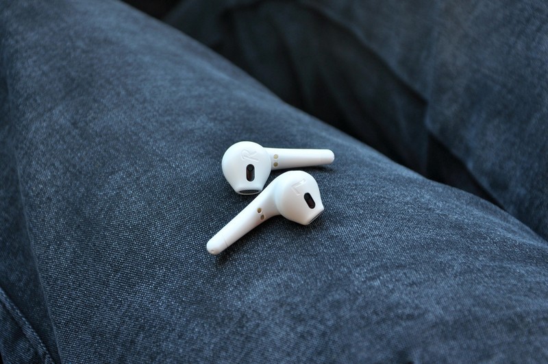 透气半入耳，佩戴轻盈舒适，周杰伦定制款万魔空气豆评测