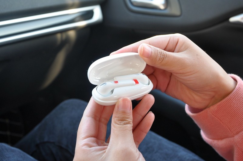 透气半入耳，佩戴轻盈舒适，周杰伦定制款万魔空气豆评测