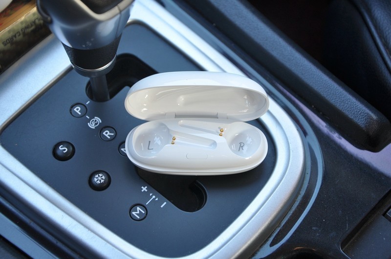 透气半入耳，佩戴轻盈舒适，周杰伦定制款万魔空气豆评测