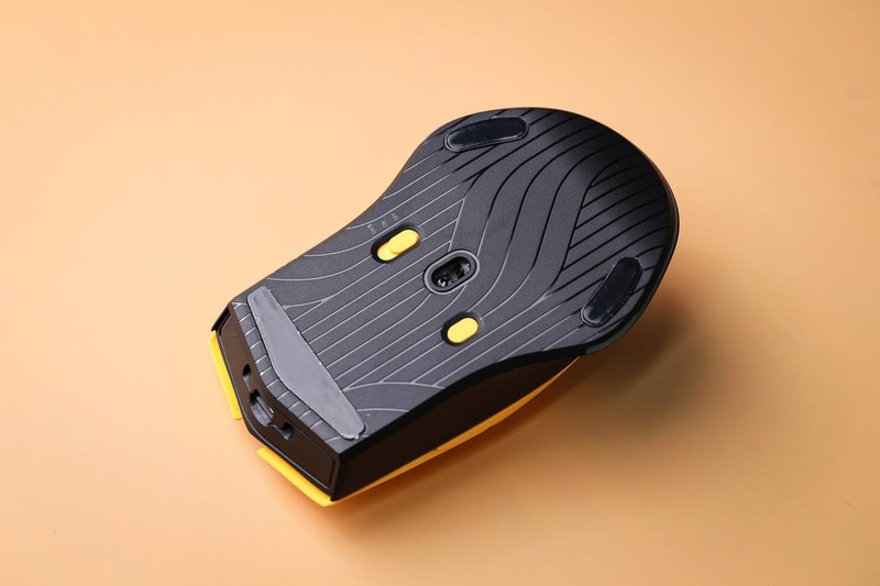 小黄人联名无线键盘鼠标评测：超萌装备陪你并肩作战!