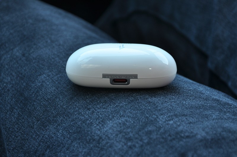 透气半入耳，佩戴轻盈舒适，周杰伦定制款万魔空气豆评测