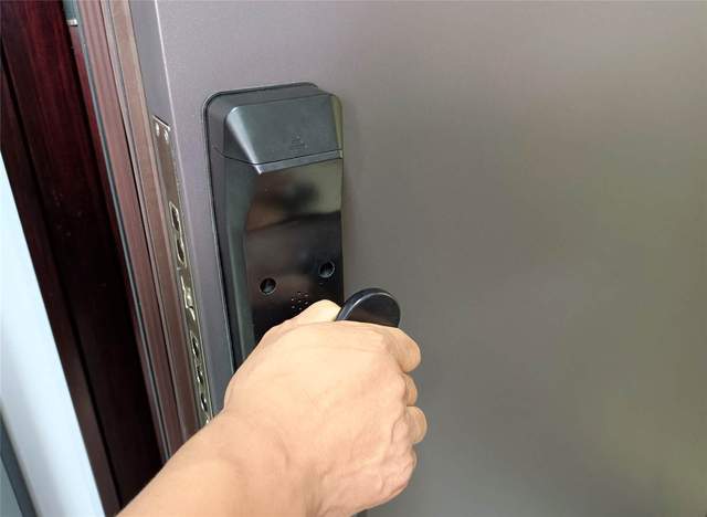 国货牵手！华为智选德施曼智能门锁开箱评测：这次颜值我买单了