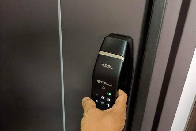 国货牵手！华为智选德施曼智能门锁开箱评测：这次颜值我买单了