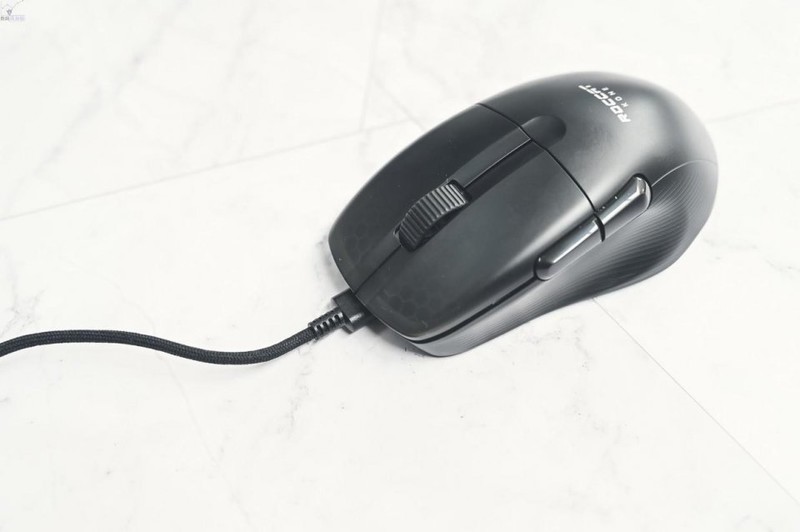 操作更顺滑的电竞鼠标，拥有100小时续航，KONE Pro Air上手