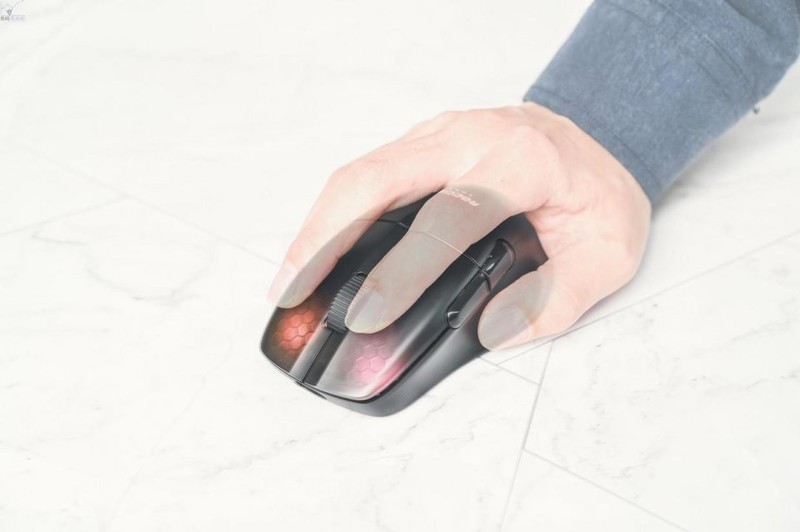 操作更顺滑的电竞鼠标，拥有100小时续航，KONE Pro Air上手