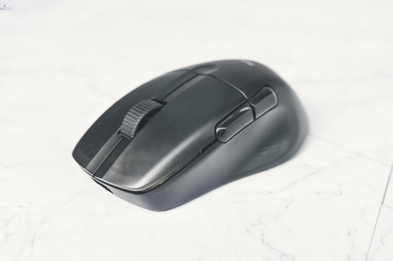 操作更顺滑的电竞鼠标，拥有100小时续航，KONE Pro Air上手