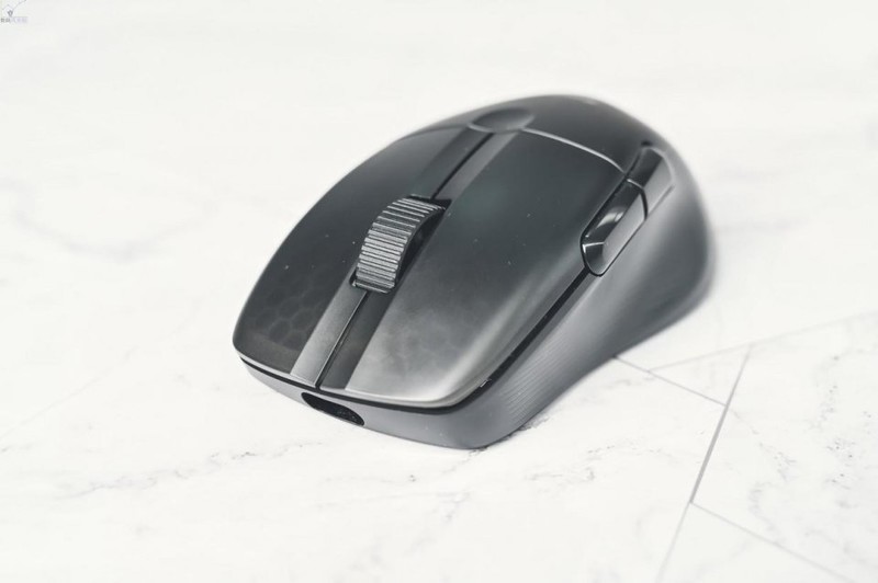 操作更顺滑的电竞鼠标，拥有100小时续航，KONE Pro Air上手