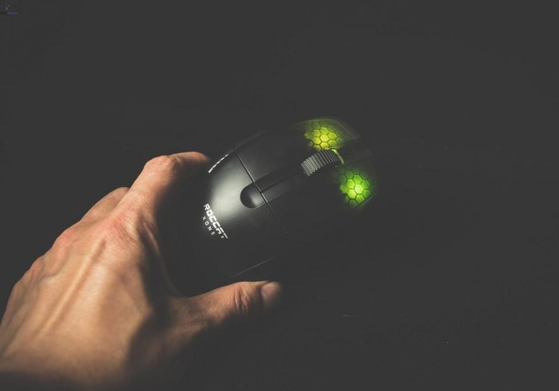 操作更顺滑的电竞鼠标，拥有100小时续航，KONE Pro Air上手