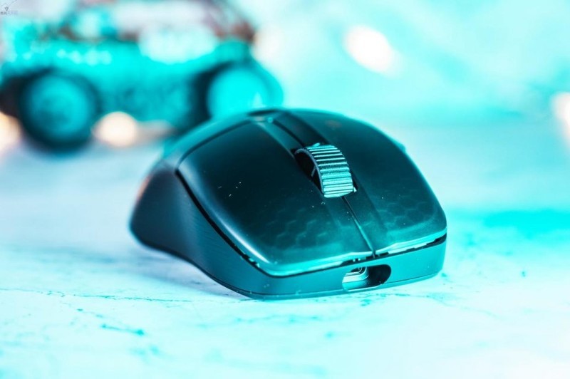 操作更顺滑的电竞鼠标，拥有100小时续航，KONE Pro Air上手