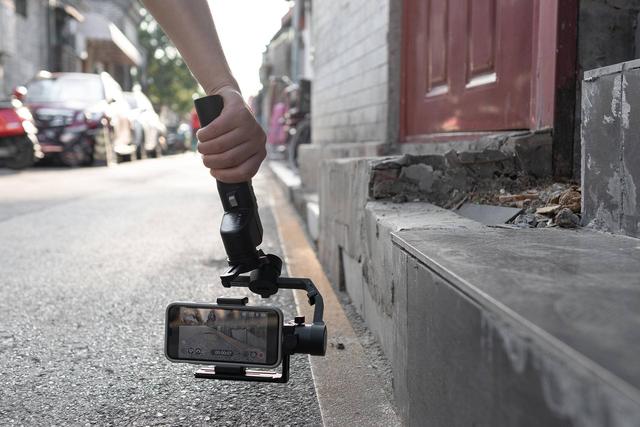 魔爪Min-P手机微单稳定器，小巧灵活功能多，拍最酷的大片