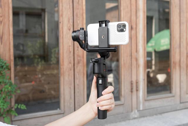 魔爪Min-P手机微单稳定器，小巧灵活功能多，拍最酷的大片