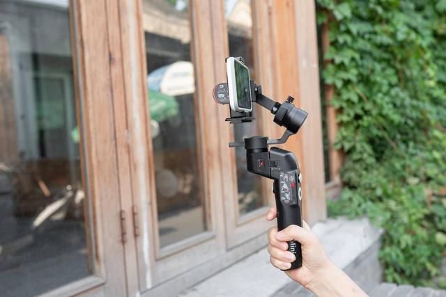 魔爪Min-P手机微单稳定器，小巧灵活功能多，拍最酷的大片