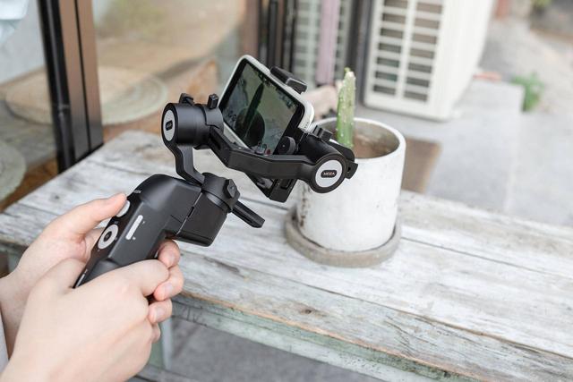 魔爪Min-P手机微单稳定器，小巧灵活功能多，拍最酷的大片