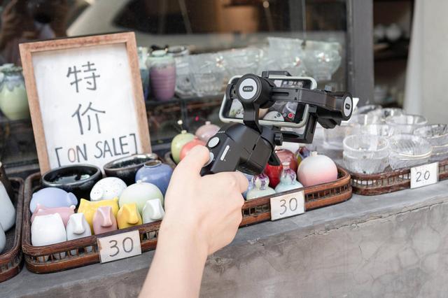 魔爪Min-P手机微单稳定器，小巧灵活功能多，拍最酷的大片