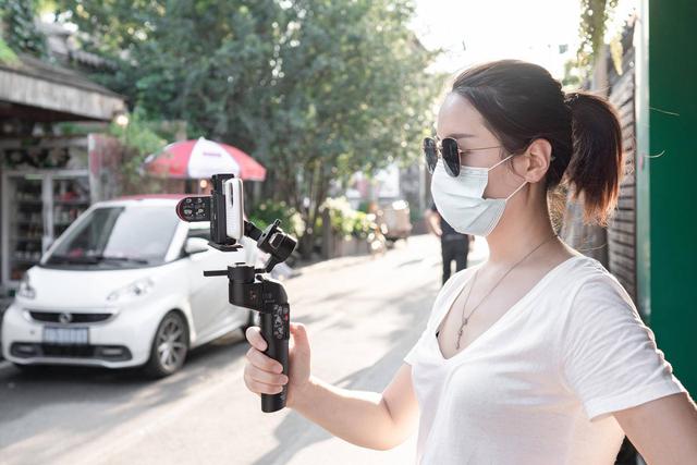 魔爪Min-P手机微单稳定器，小巧灵活功能多，拍最酷的大片