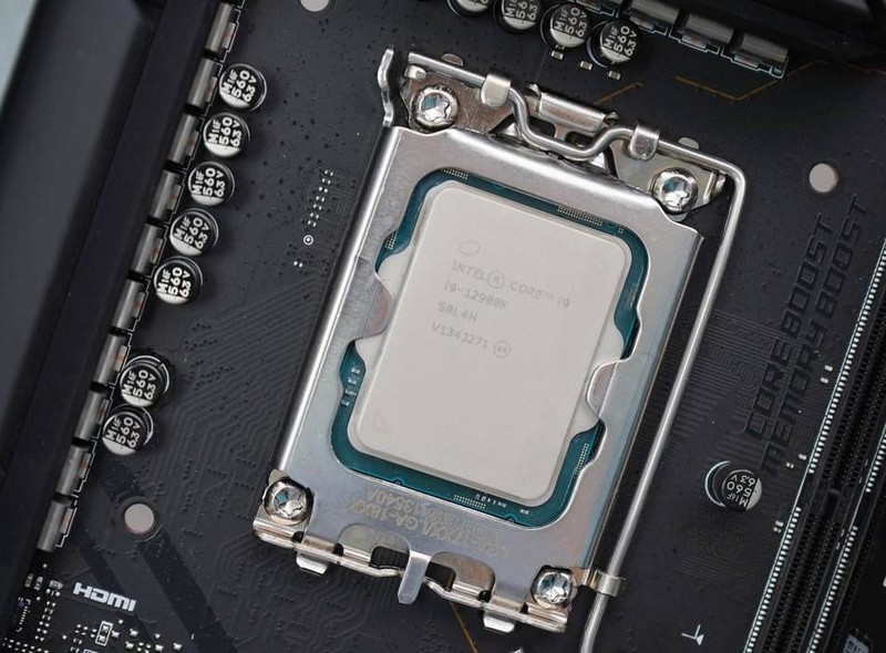 现在装电脑买Z690主板，选DDR4还是DDR5的内存条合算呢？