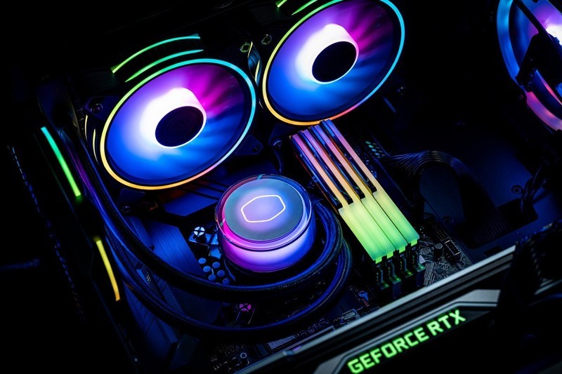 现在装电脑买Z690主板，选DDR4还是DDR5的内存条合算呢？