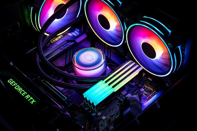 现在装电脑买Z690主板，选DDR4还是DDR5的内存条合算呢？