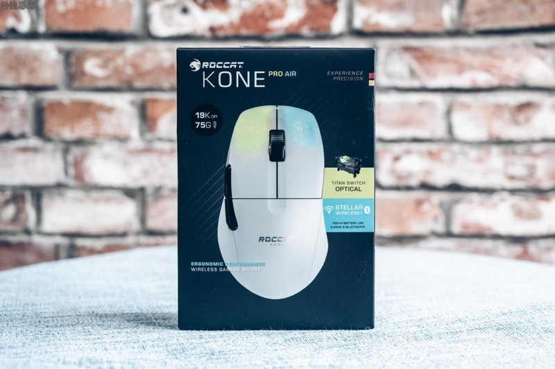 75克的电竞鼠标，反应速度快到飞，冰豹KONE PRO AIR上手
