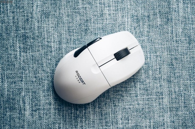 75克的电竞鼠标，反应速度快到飞，冰豹KONE PRO AIR上手