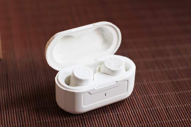 圈铁一体代表作：NANK南卡T2真无线蓝牙耳机上手