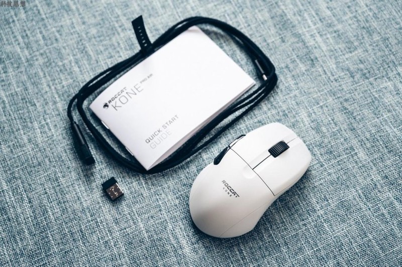 75克的电竞鼠标，反应速度快到飞，冰豹KONE PRO AIR上手