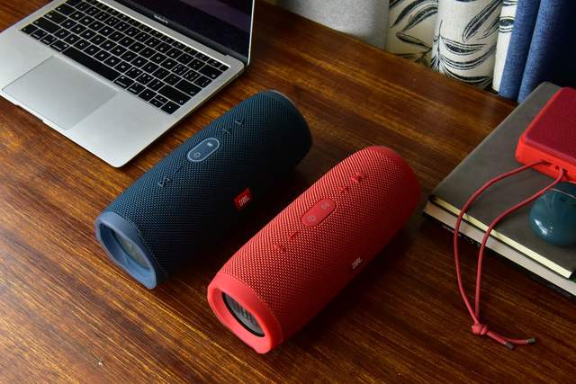 JBL冲击波4蓝牙音箱评测：让人又爱又恨的原因揭秘