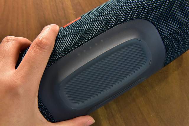 JBL冲击波4蓝牙音箱评测：让人又爱又恨的原因揭秘