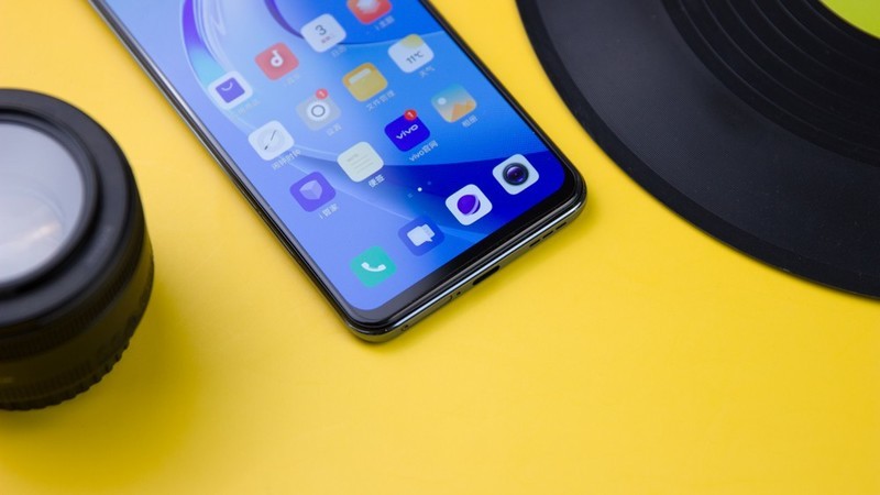 2000元的5G手机又一个选择，vivo Y73s简评