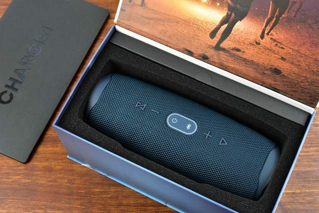 JBL冲击波4蓝牙音箱评测：让人又爱又恨的原因揭秘