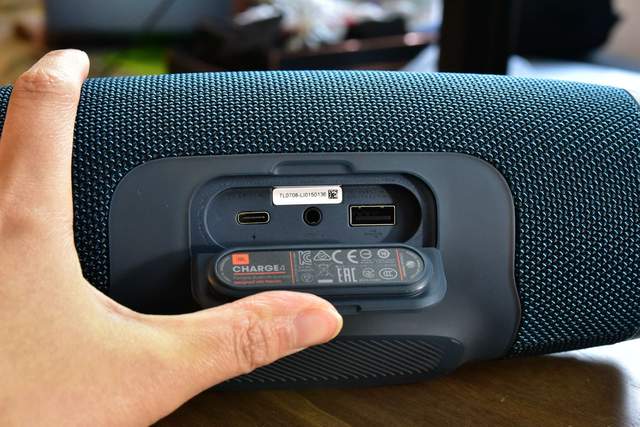 JBL冲击波4蓝牙音箱评测：让人又爱又恨的原因揭秘