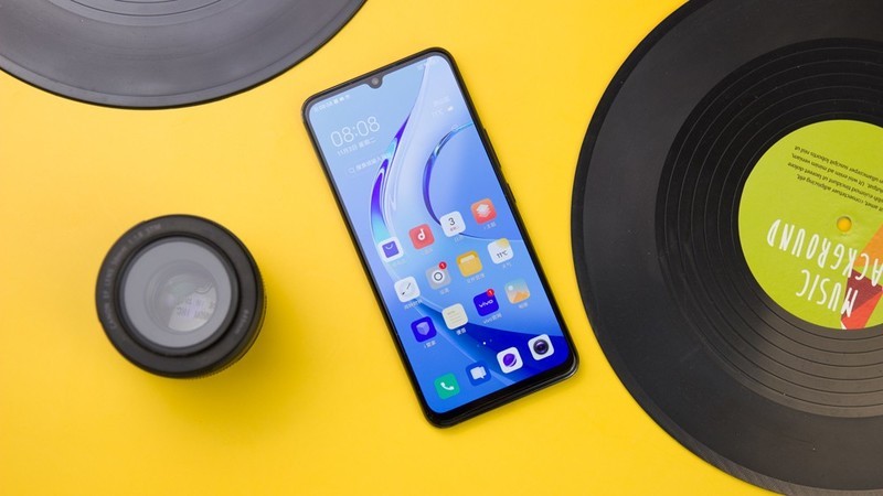 2000元的5G手机又一个选择，vivo Y73s简评