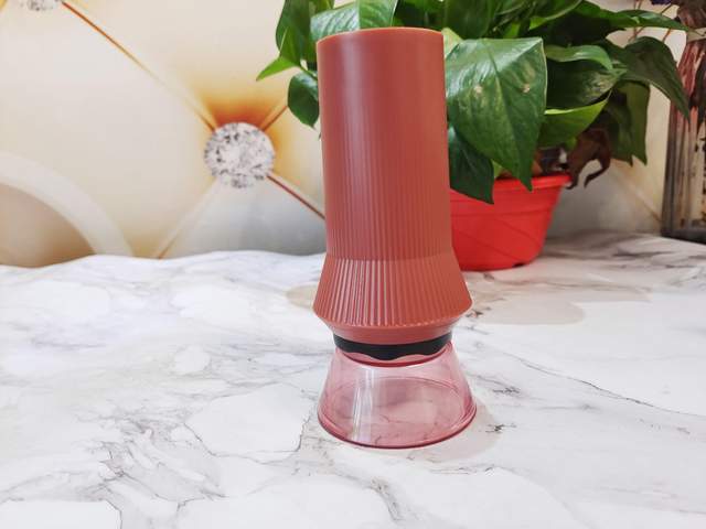 招呼即来的家里家居小神器，有左点智能砭石走罐刮痧按摩器就够了