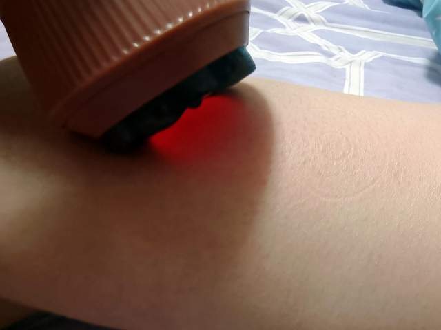 招呼即来的家里家居小神器，有左点智能砭石走罐刮痧按摩器就够了