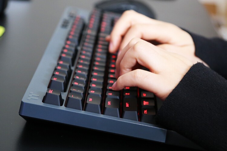 精致暖男：曜越TT G521 Pro无线三模机械键盘开箱