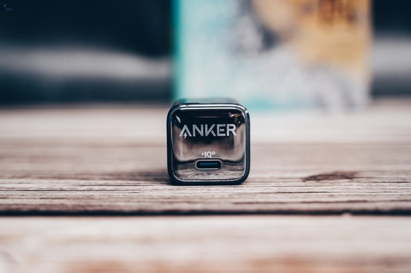时尚漂亮的充电头，苹果安卓都能用，Anker安芯充20W上手