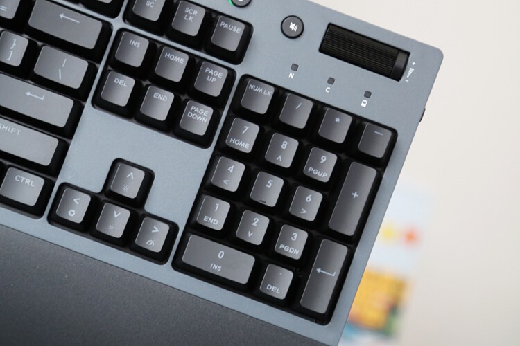 精致暖男：曜越TT G521 Pro无线三模机械键盘开箱