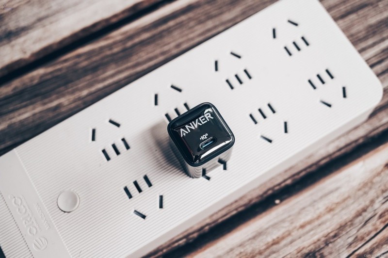 时尚漂亮的充电头，苹果安卓都能用，Anker安芯充20W上手