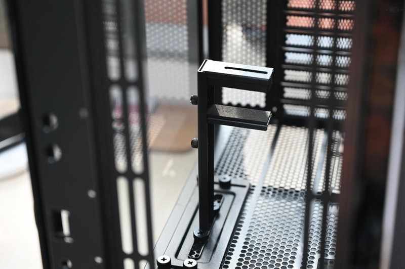 灵活设计任意改造，双面开门更易用，Tt曜越挑战者H6机箱体验