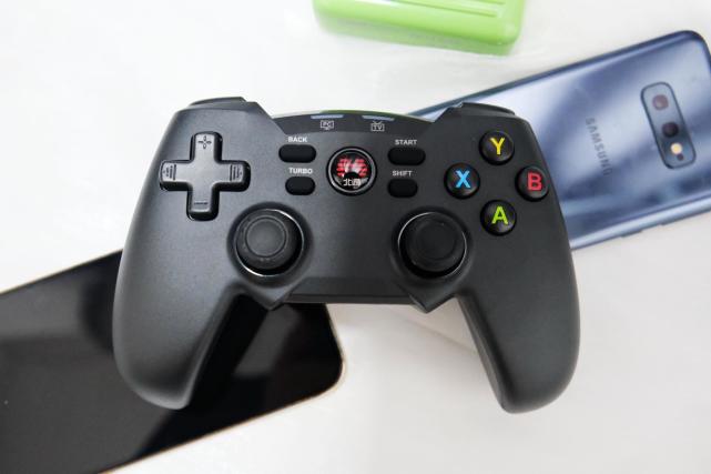 找回儿时小霸王般的快乐-北通蝙蝠4无线游戏手柄体验