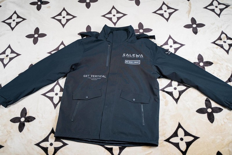 沙乐华抓绒冲锋衣——防水透湿，好看又舒适