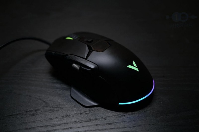 握持表现得心应手，按键功能千变万化，雷柏V330游戏鼠标体验