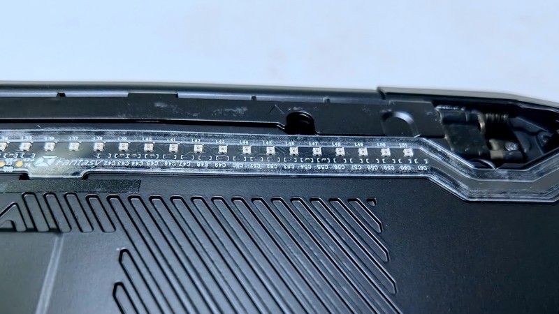 荣耀猎人V700游戏本用户级拆解实录和注意事项！学会清灰、换内存和硬盘足够了！