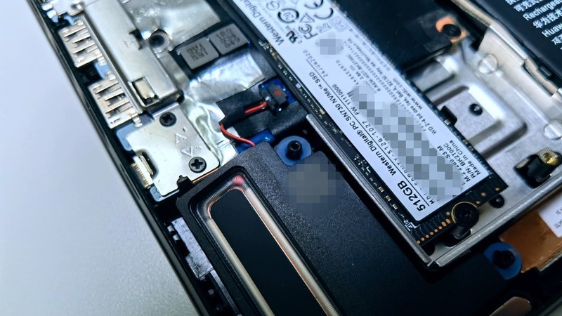 荣耀猎人V700游戏本用户级拆解实录和注意事项！学会清灰、换内存和硬盘足够了！