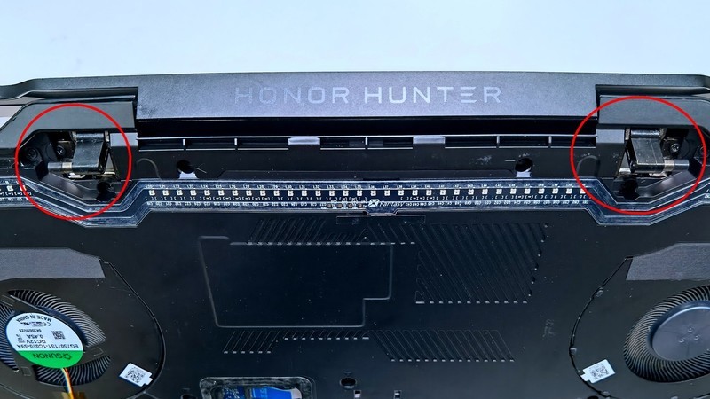 荣耀猎人V700游戏本用户级拆解实录和注意事项！学会清灰、换内存和硬盘足够了！