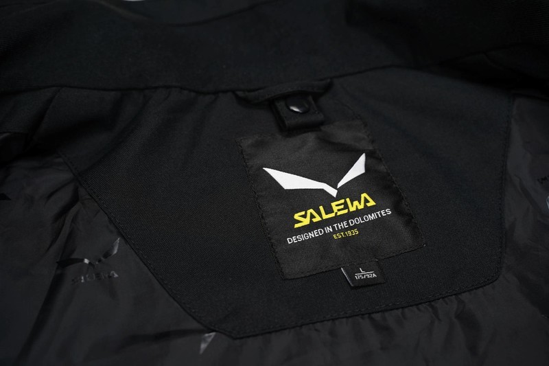 沙乐华抓绒冲锋衣——防水透湿，好看又舒适